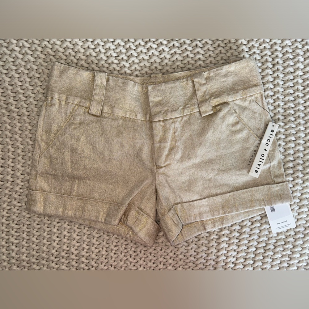 Alice + Olivia Gold Metallic Linen Blend Mid Rise
Shorts Size O